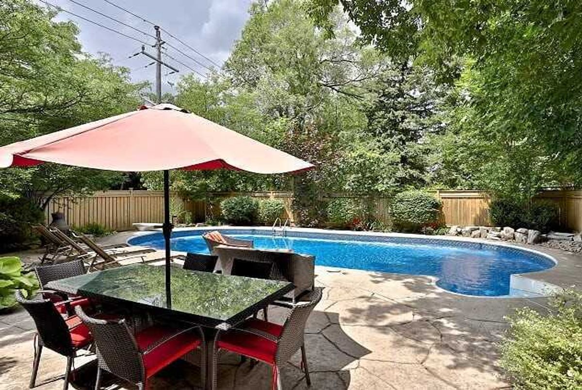 250 Burnett Ave 250 Burnett Ave Toronto