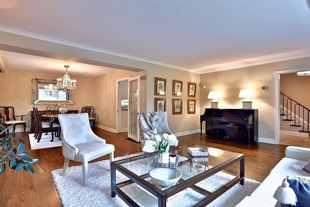250 Burnett Ave 250 Burnett Ave Toronto