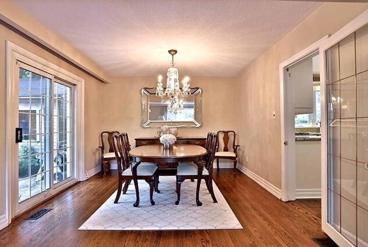 250 Burnett Ave 250 Burnett Ave Toronto
