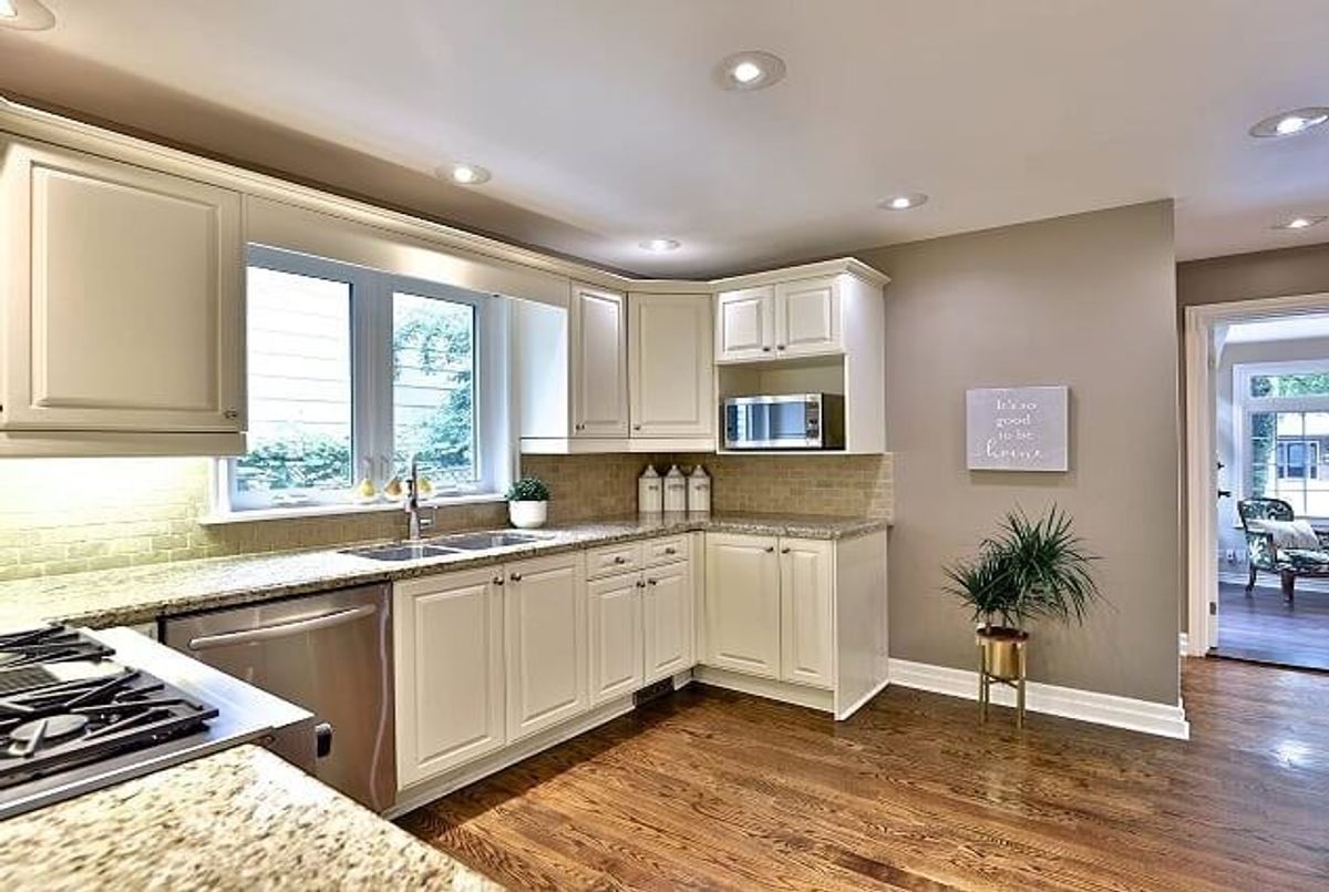 250 Burnett Ave 250 Burnett Ave Toronto