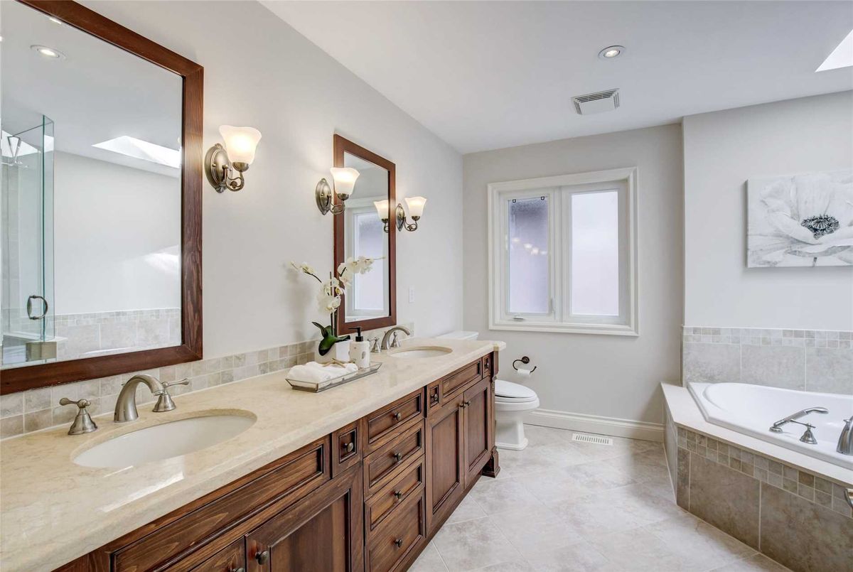 106 Parkview Ave 106 Parkview Ave Toronto