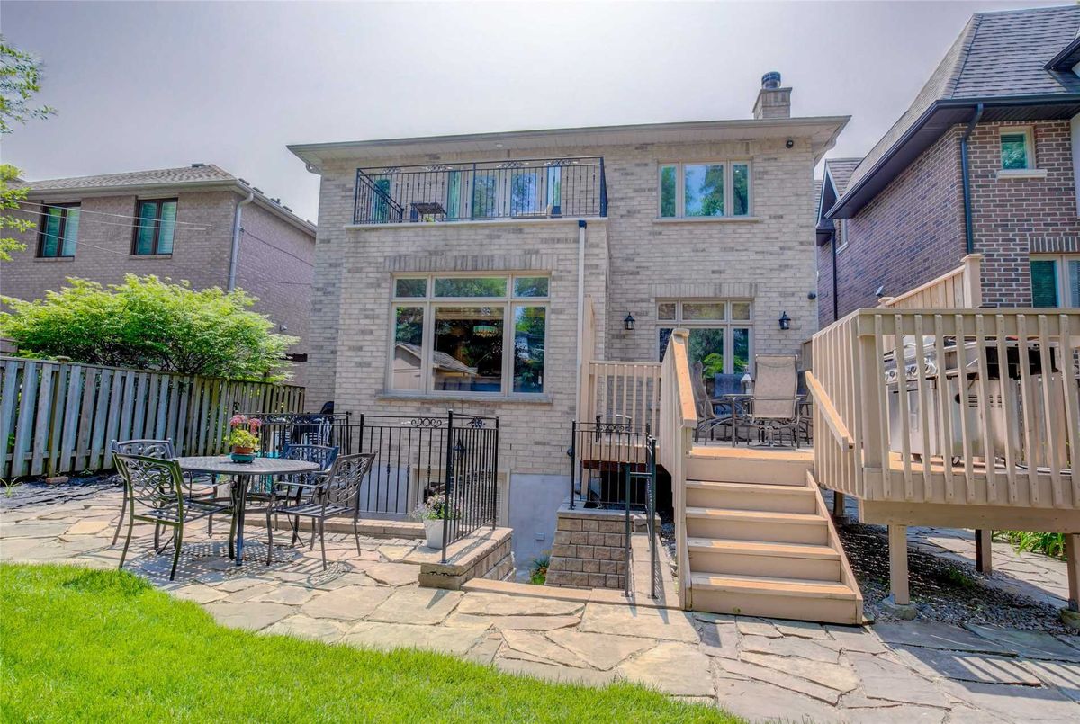 106 Parkview Ave 106 Parkview Ave Toronto