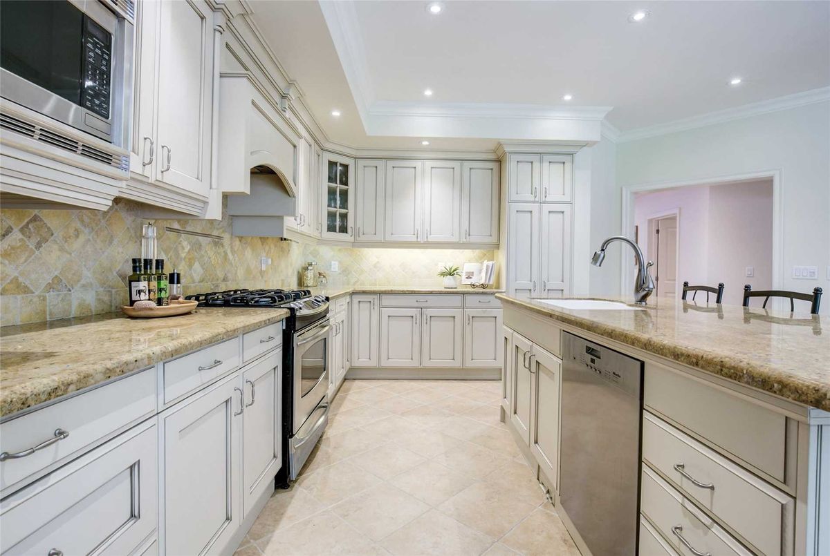 106 Parkview Ave 106 Parkview Ave Toronto