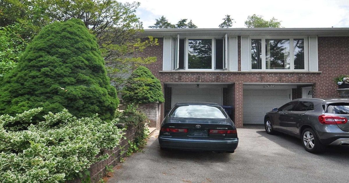 31 Lochinvar Cres Toronto