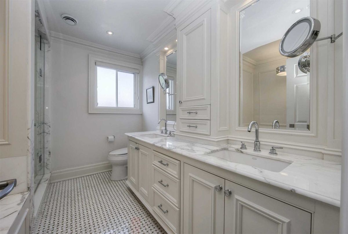 12 Chipstead Rd 12 Chipstead Rd Toronto