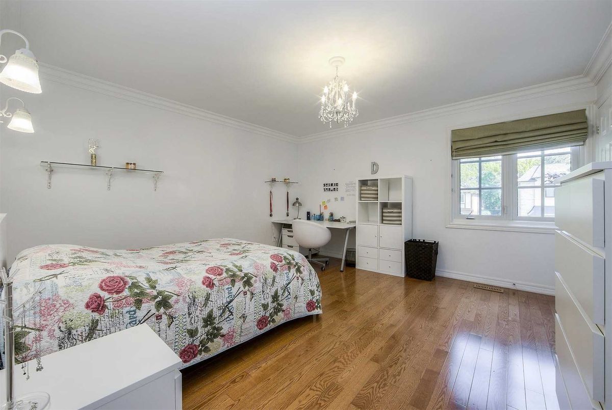 12 Chipstead Rd 12 Chipstead Rd Toronto