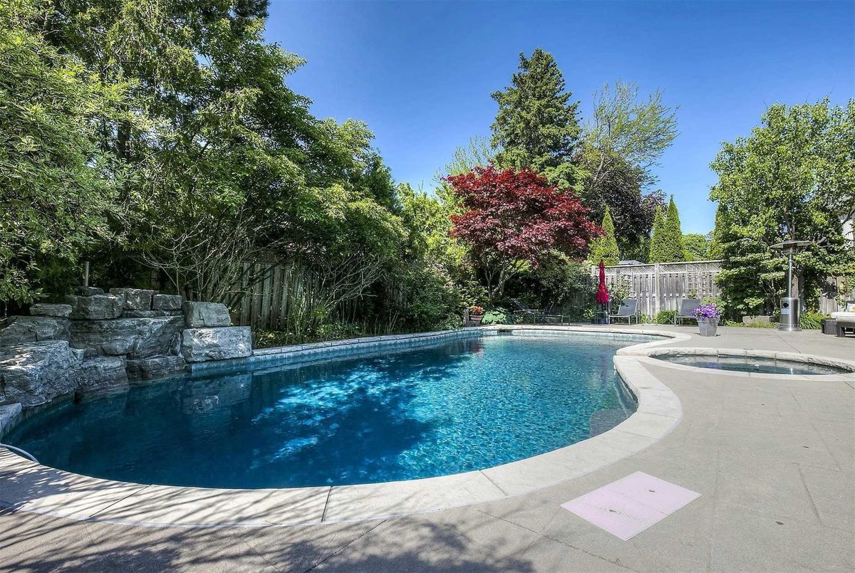12 Chipstead Rd 12 Chipstead Rd Toronto