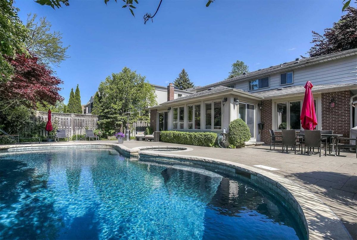 12 Chipstead Rd 12 Chipstead Rd Toronto