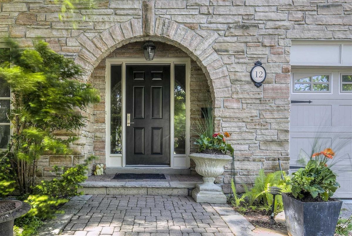 12 Chipstead Rd 12 Chipstead Rd Toronto