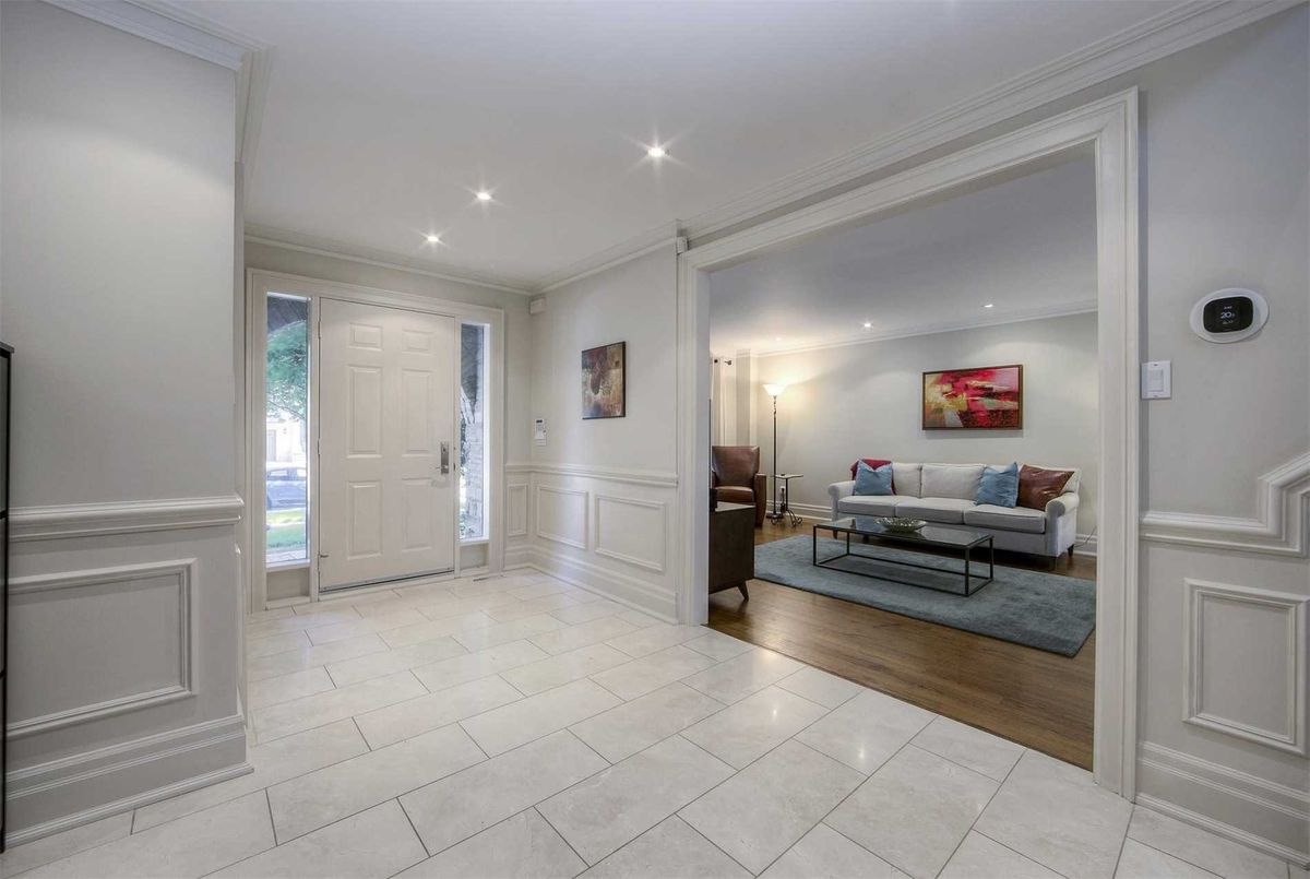 12 Chipstead Rd 12 Chipstead Rd Toronto