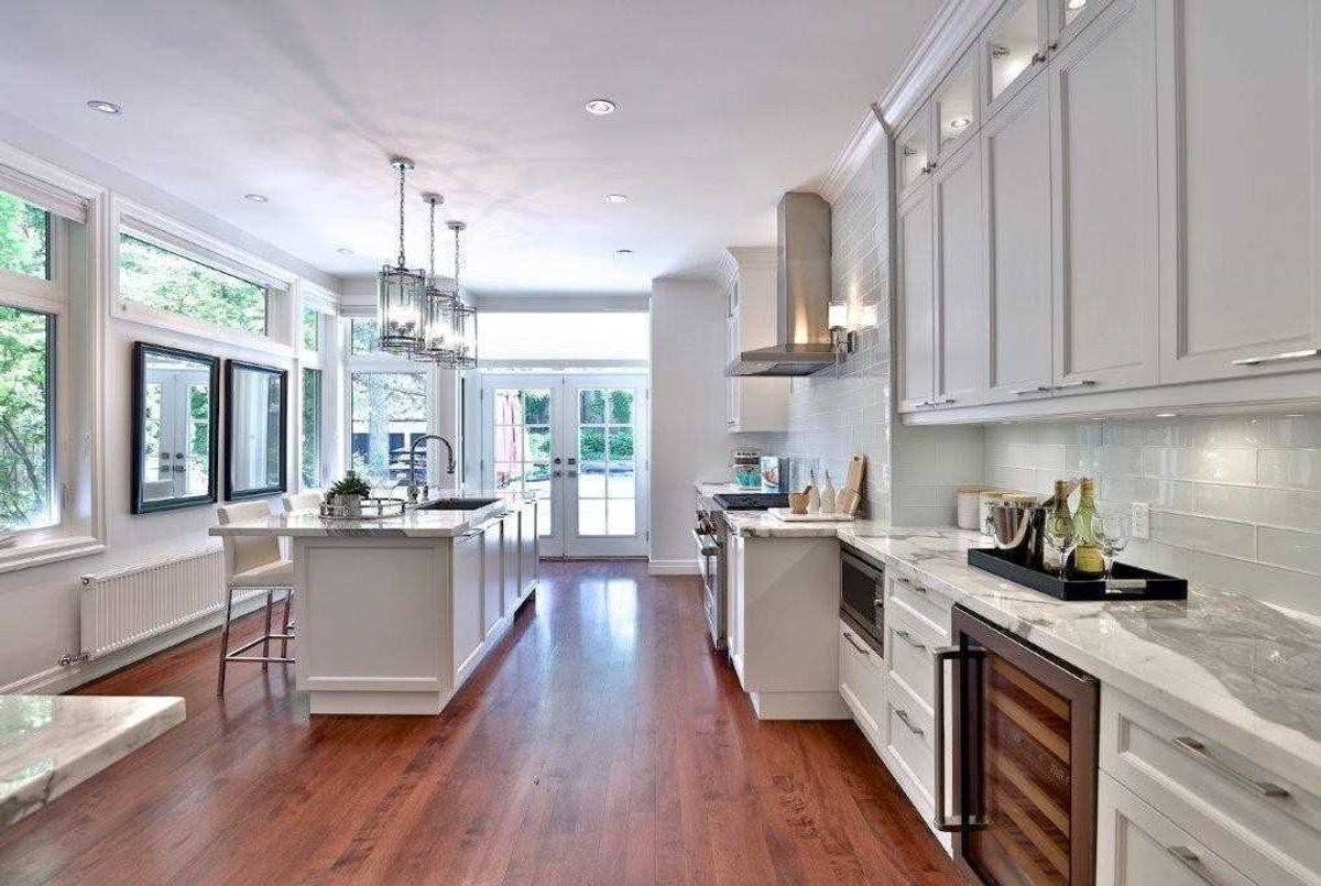 302 Russell Hill Rd 302 Russell Hill Rd Toronto