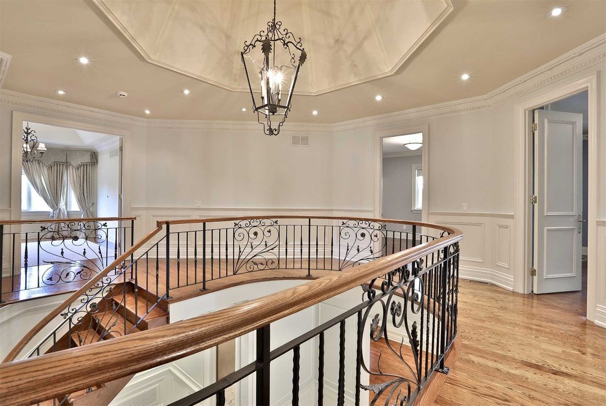 10 Cedarwood Ave 10 Cedarwood Ave Toronto
