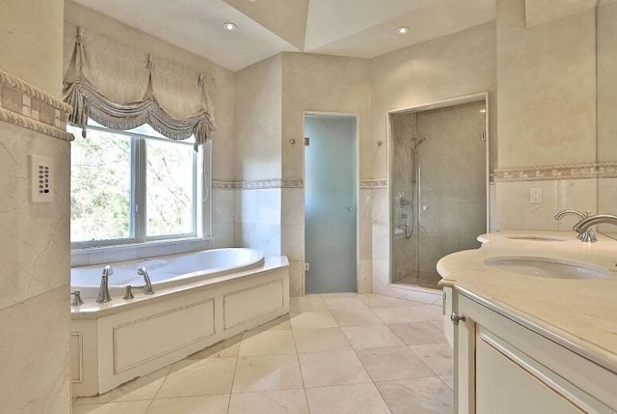 10 Cedarwood Ave 10 Cedarwood Ave Toronto