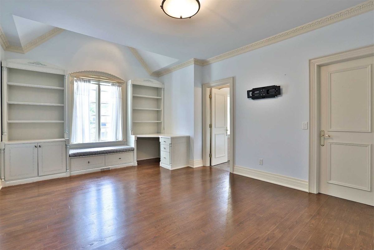 10 Cedarwood Ave 10 Cedarwood Ave Toronto