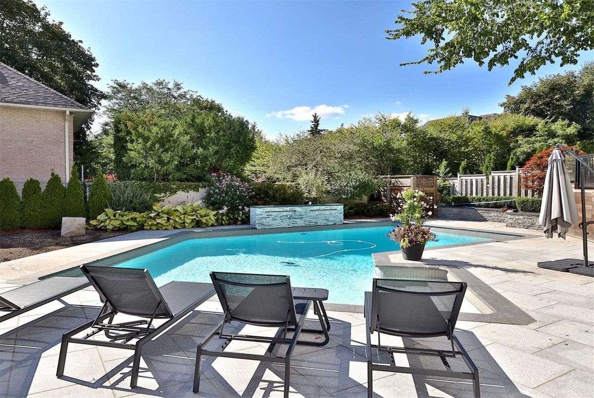 10 Cedarwood Ave 10 Cedarwood Ave Toronto