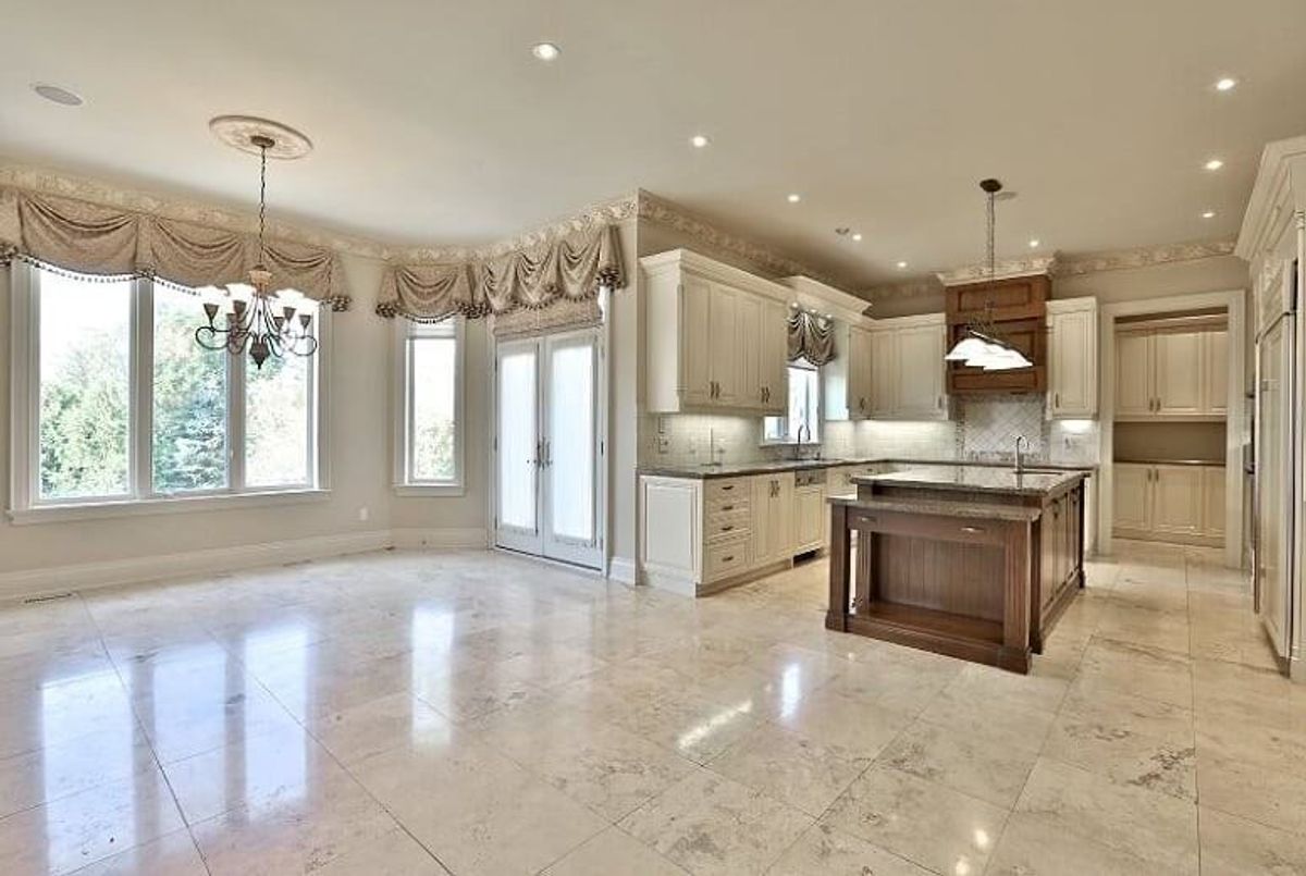 10 Cedarwood Ave 10 Cedarwood Ave Toronto