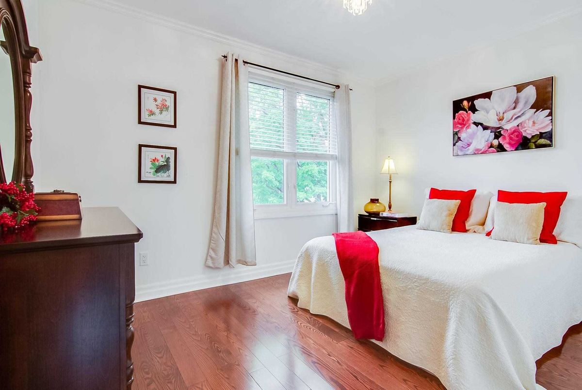 38 Anndale Dr 38 Anndale Dr Toronto