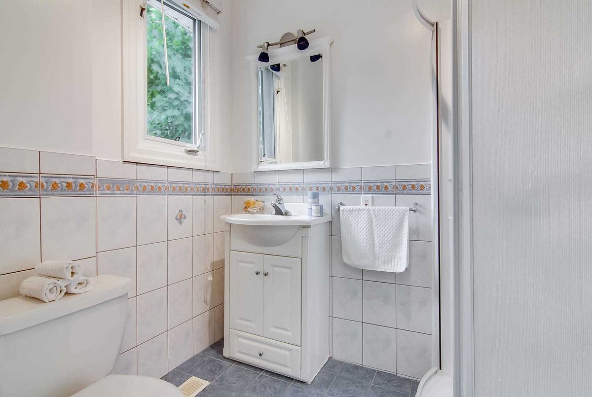 38 Anndale Dr 38 Anndale Dr Toronto