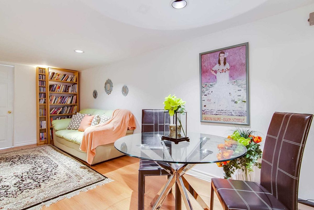 38 Anndale Dr 38 Anndale Dr Toronto