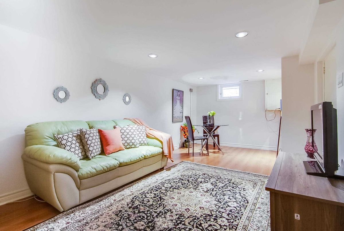 38 Anndale Dr 38 Anndale Dr Toronto