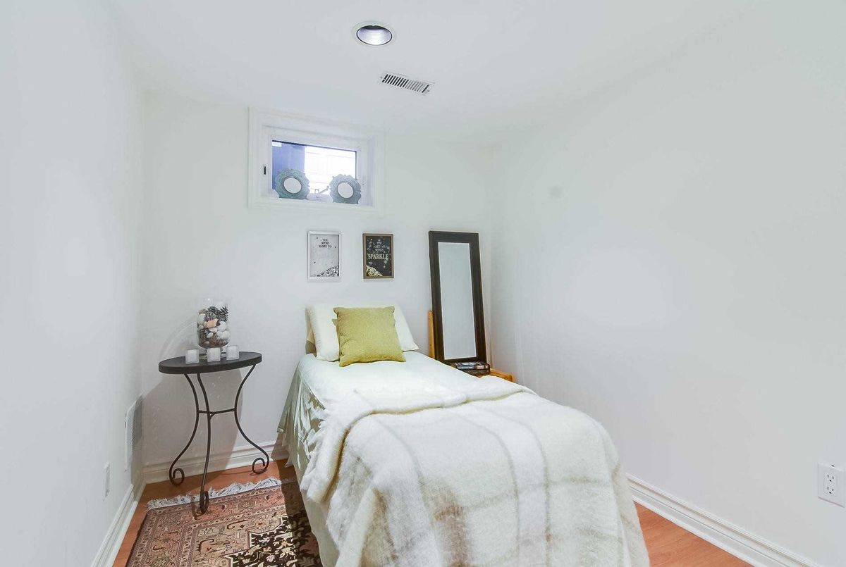 38 Anndale Dr 38 Anndale Dr Toronto