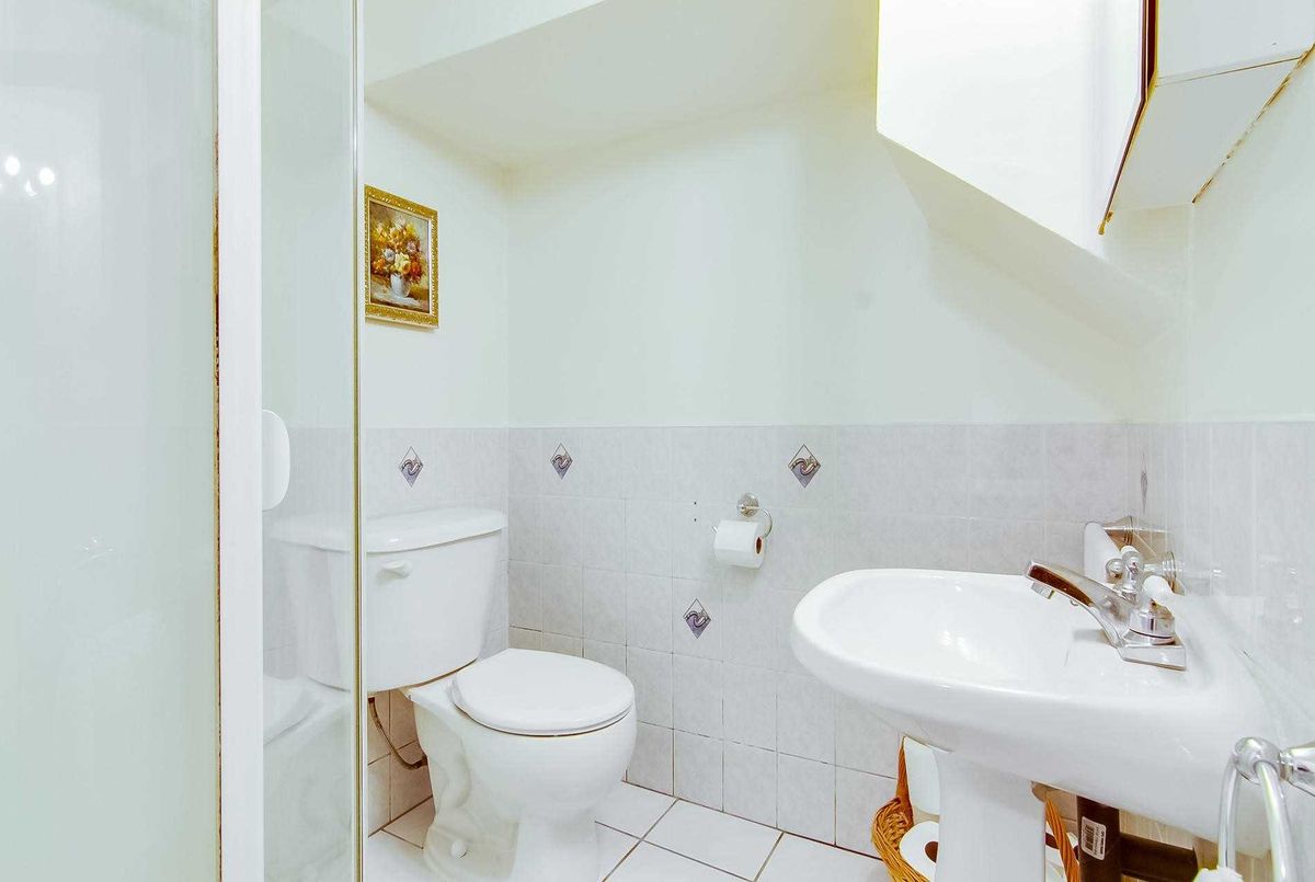 38 Anndale Dr 38 Anndale Dr Toronto