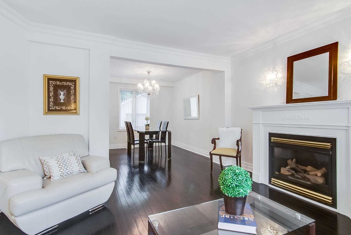 38 Anndale Dr 38 Anndale Dr Toronto