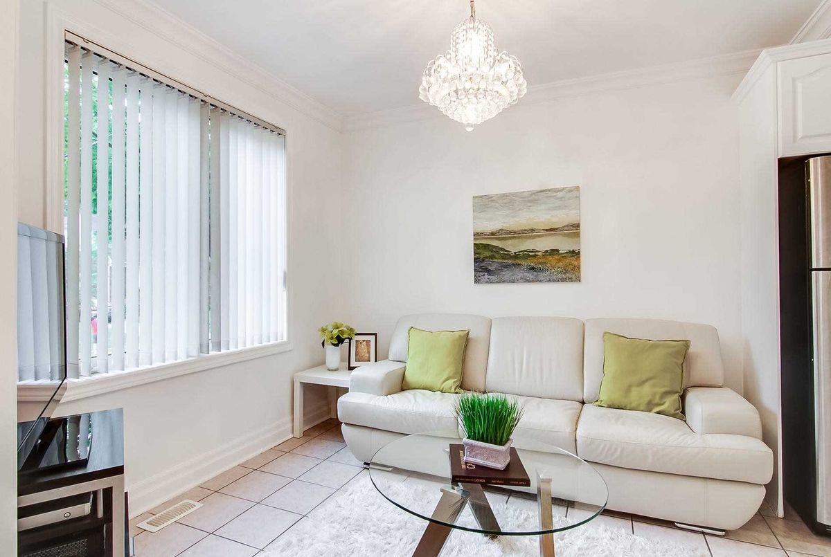 38 Anndale Dr 38 Anndale Dr Toronto