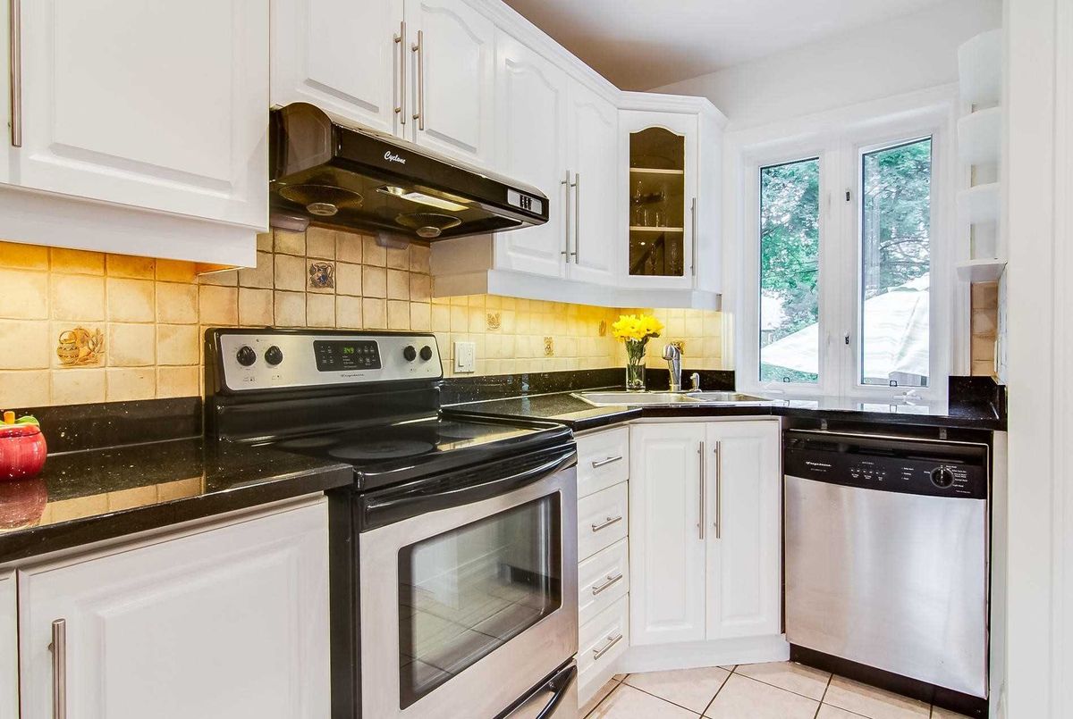 38 Anndale Dr 38 Anndale Dr Toronto