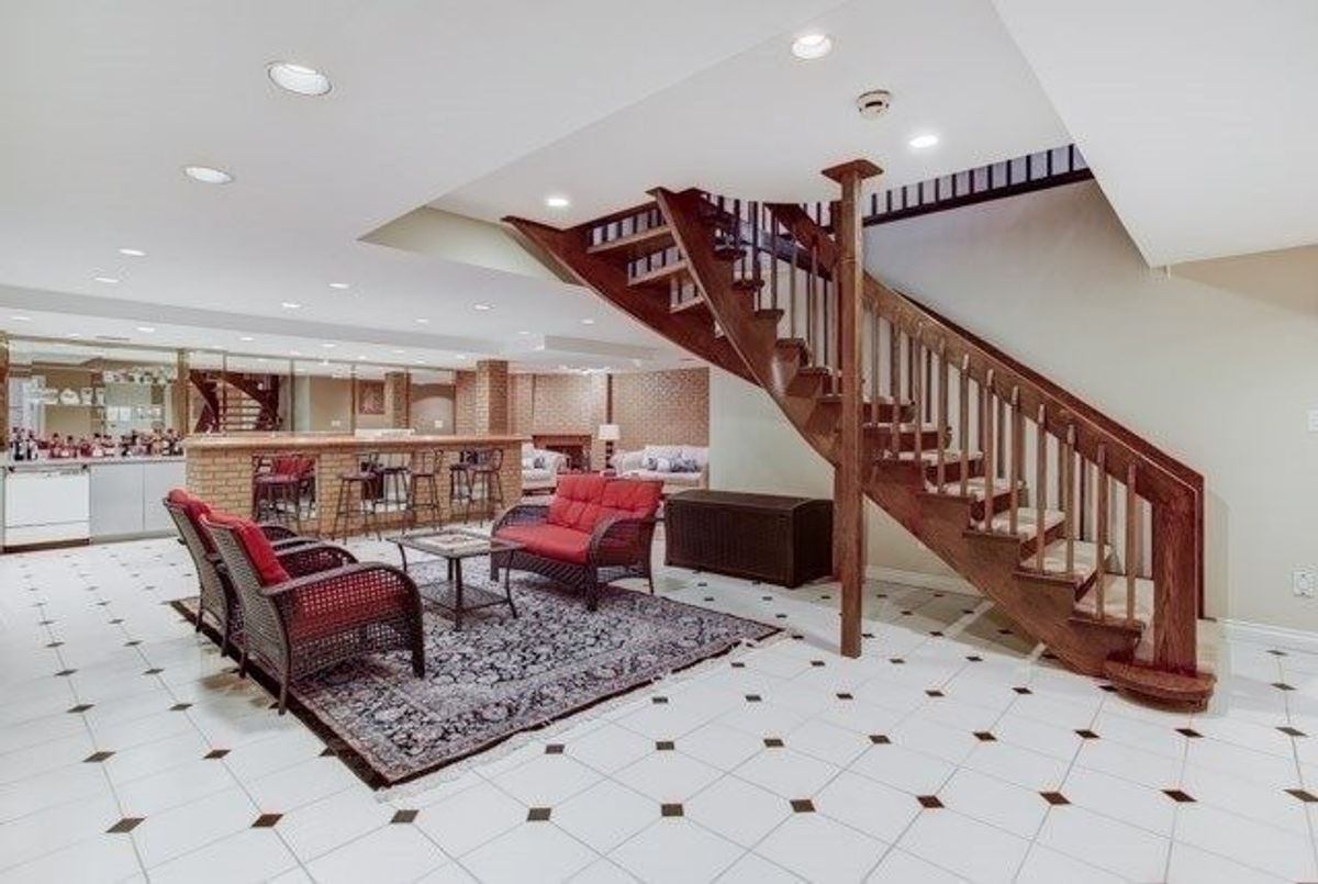 105 Garnier Crt 105 Garnier Crt Toronto
