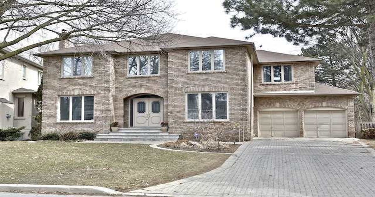 215 Lord Seaton Rd Toronto