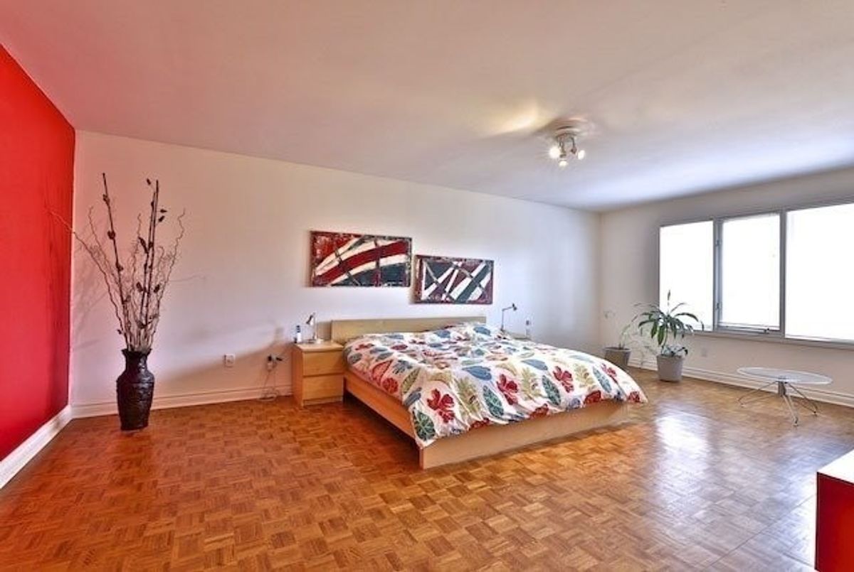 215 Lord Seaton Rd 215 Lord Seaton Rd Toronto