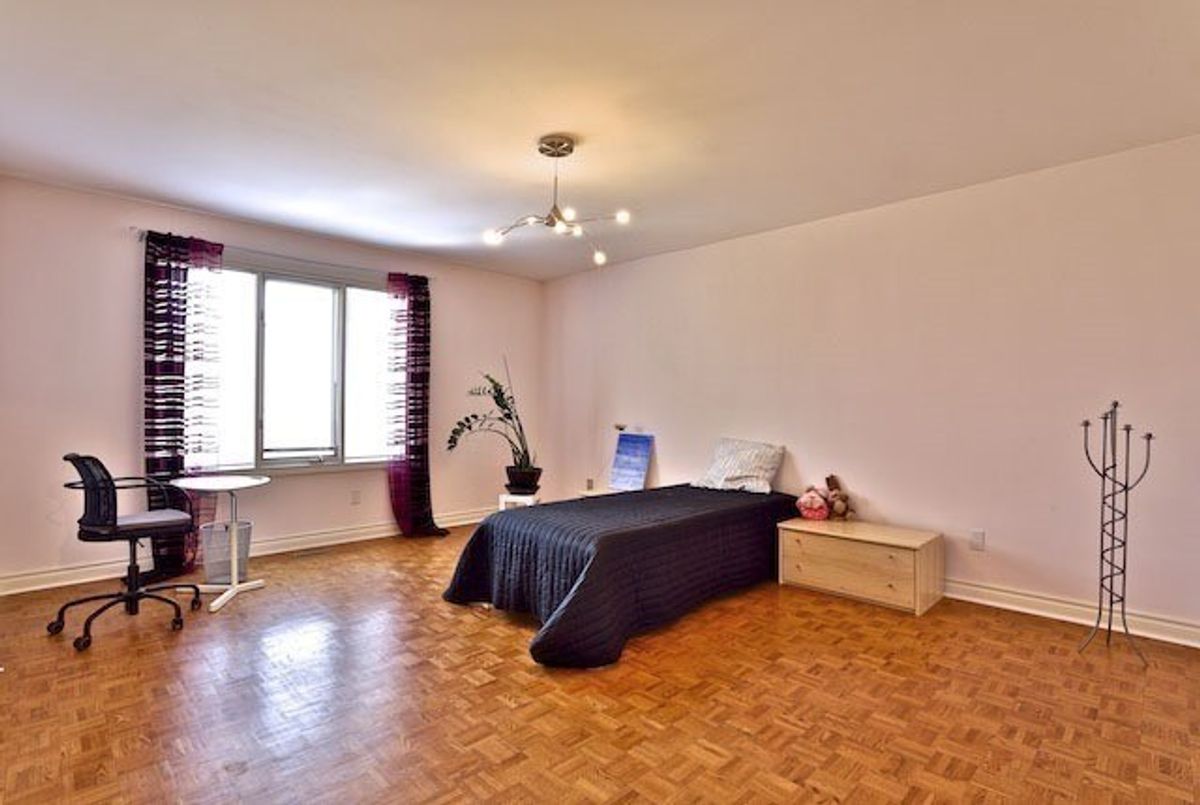 215 Lord Seaton Rd 215 Lord Seaton Rd Toronto