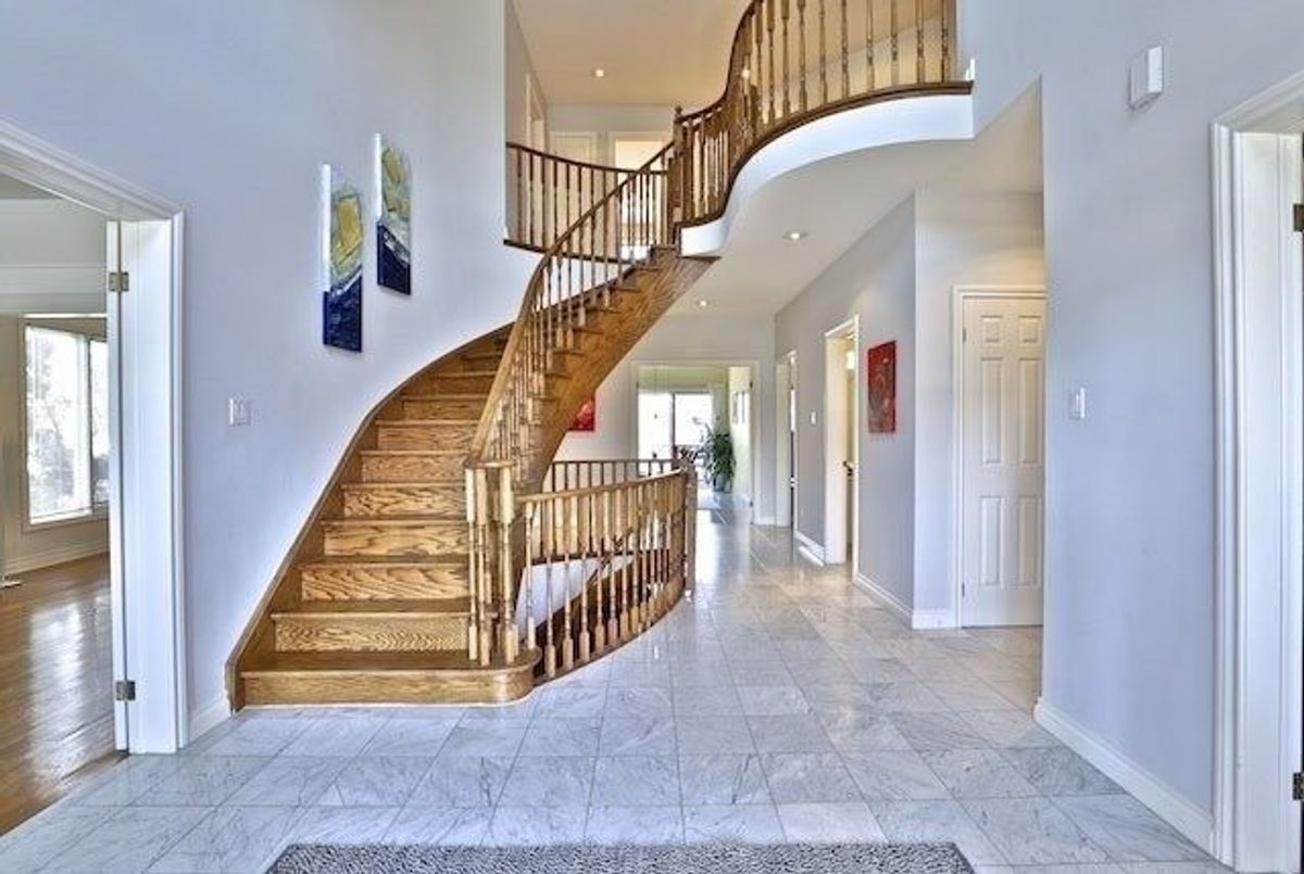 215 Lord Seaton Rd 215 Lord Seaton Rd Toronto