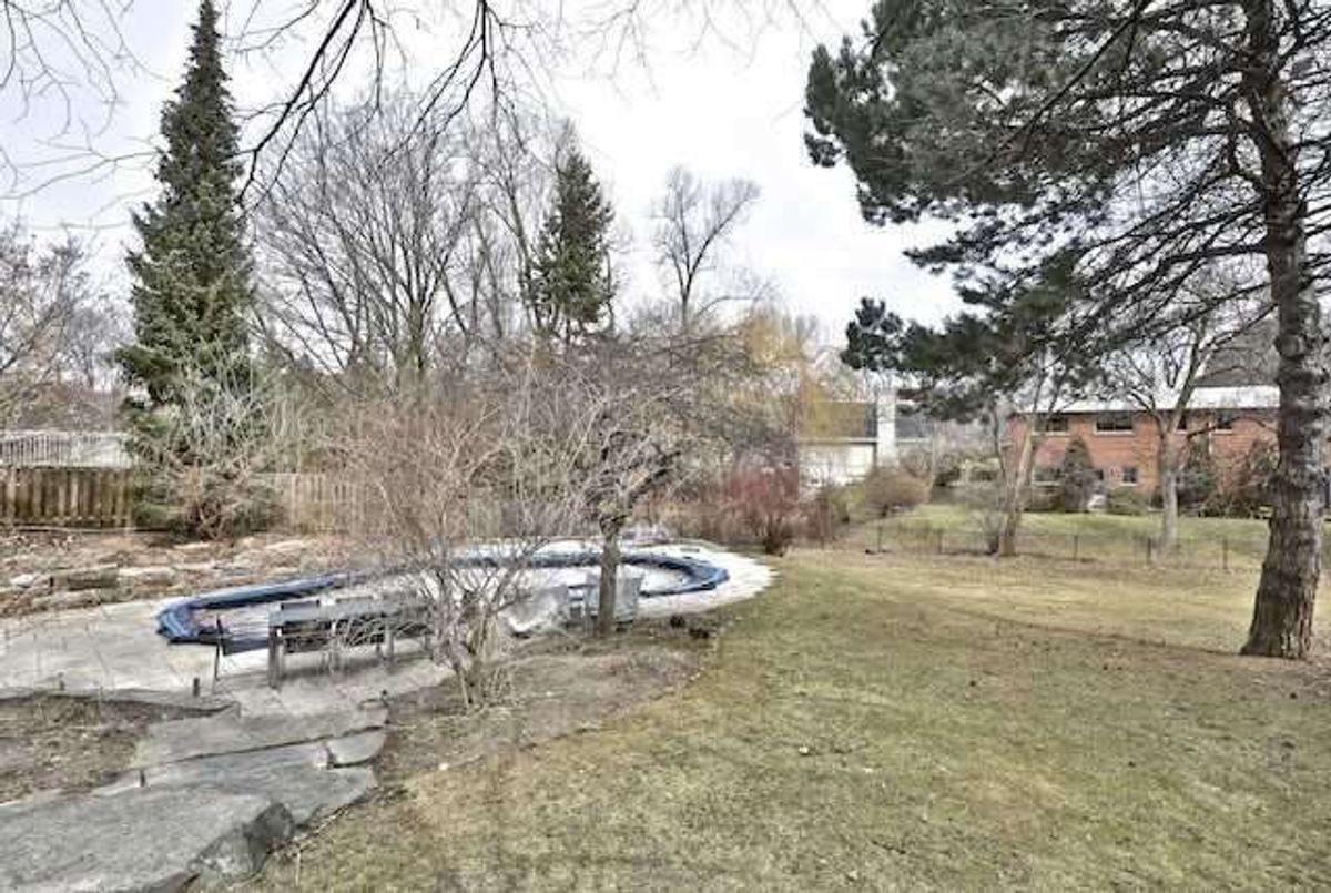 215 Lord Seaton Rd 215 Lord Seaton Rd Toronto