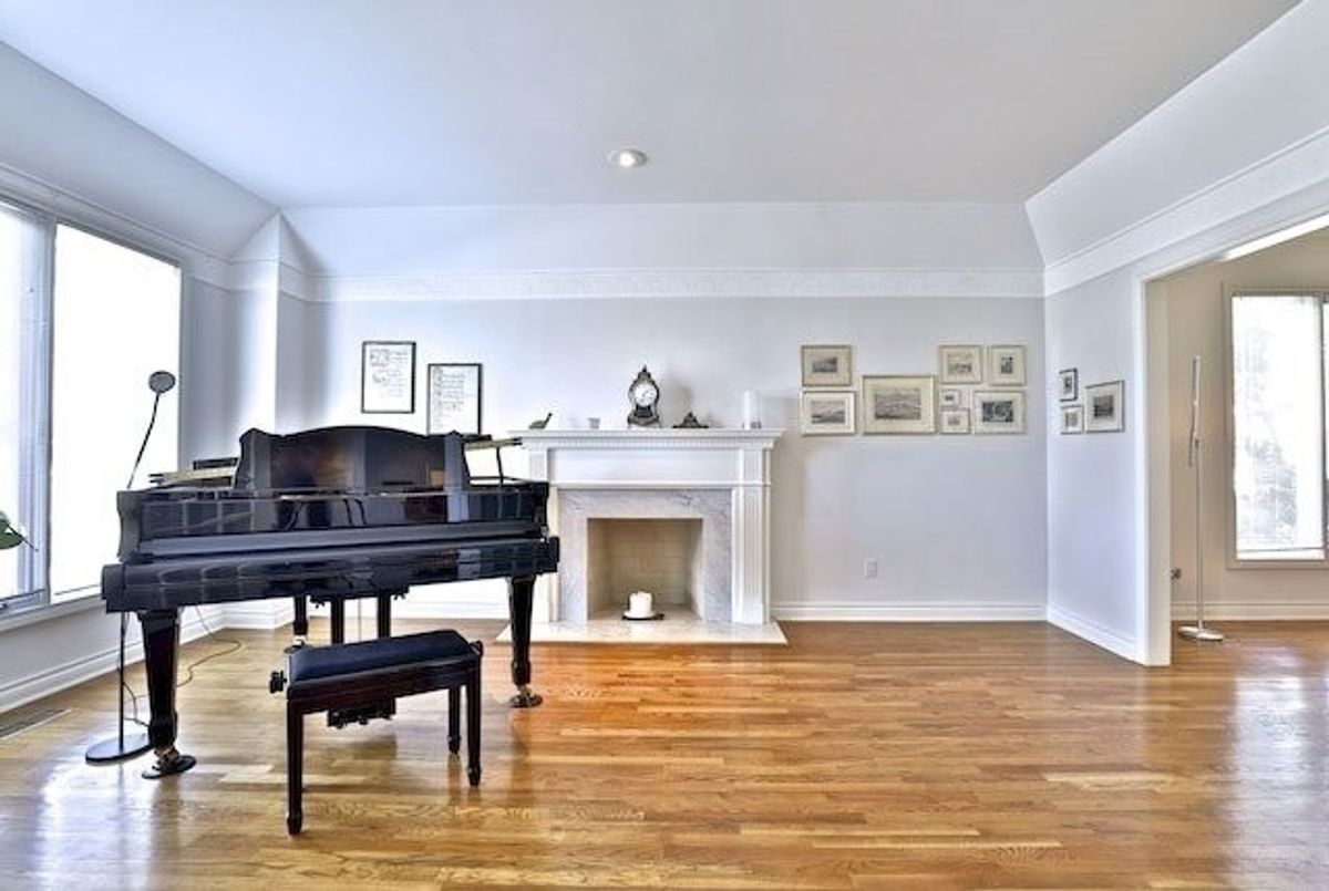 215 Lord Seaton Rd 215 Lord Seaton Rd Toronto