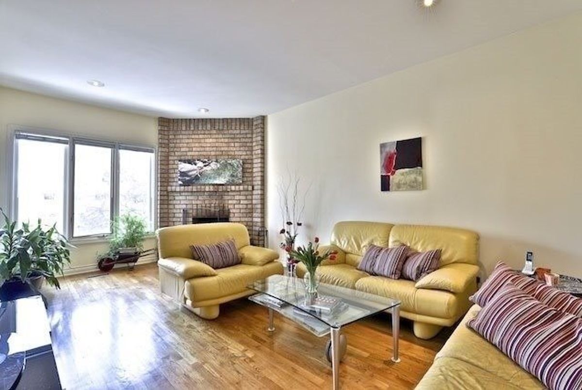 215 Lord Seaton Rd 215 Lord Seaton Rd Toronto