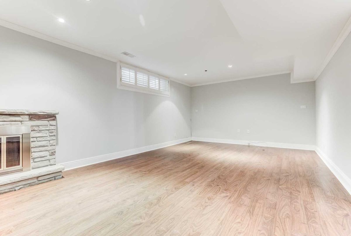 16 Davean Dr 16 Davean Dr Toronto
