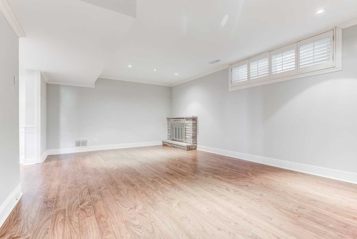 16 Davean Dr 16 Davean Dr Toronto
