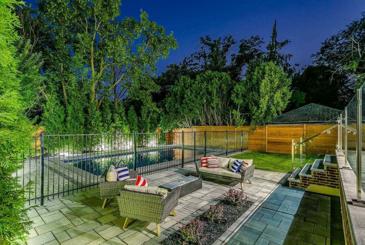 247 Lytton Blvd 247 Lytton Blvd Toronto