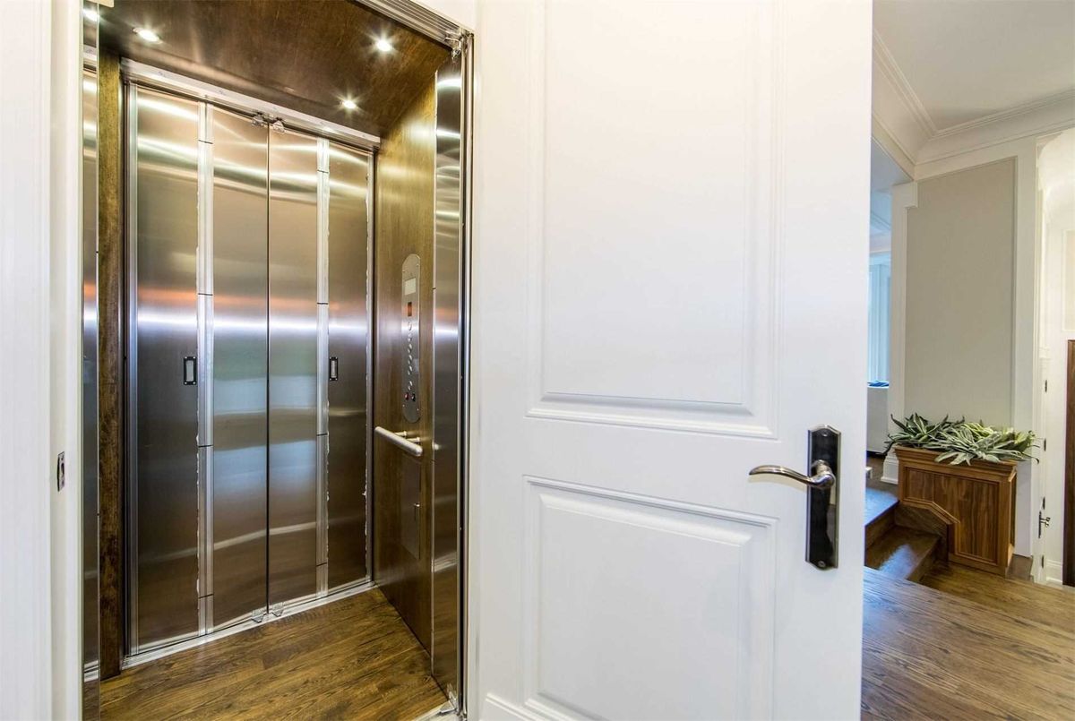 126 Anndale Dr 126 Anndale Dr Toronto