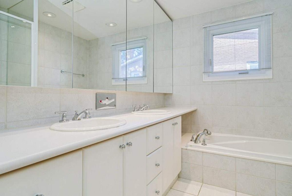 30 Breen Cres 30 Breen Cres Toronto