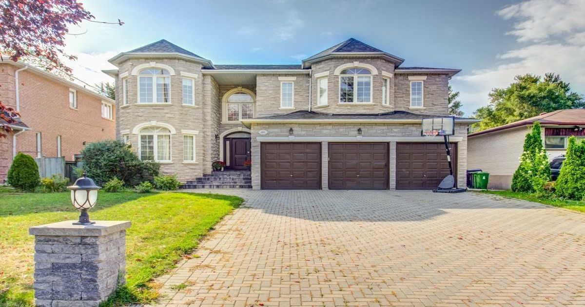 207 Pemberton Ave Toronto