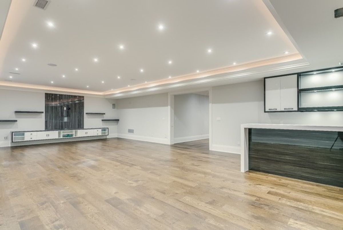 198 Strathallan Blvd 198 Strathallan Blvd Toronto