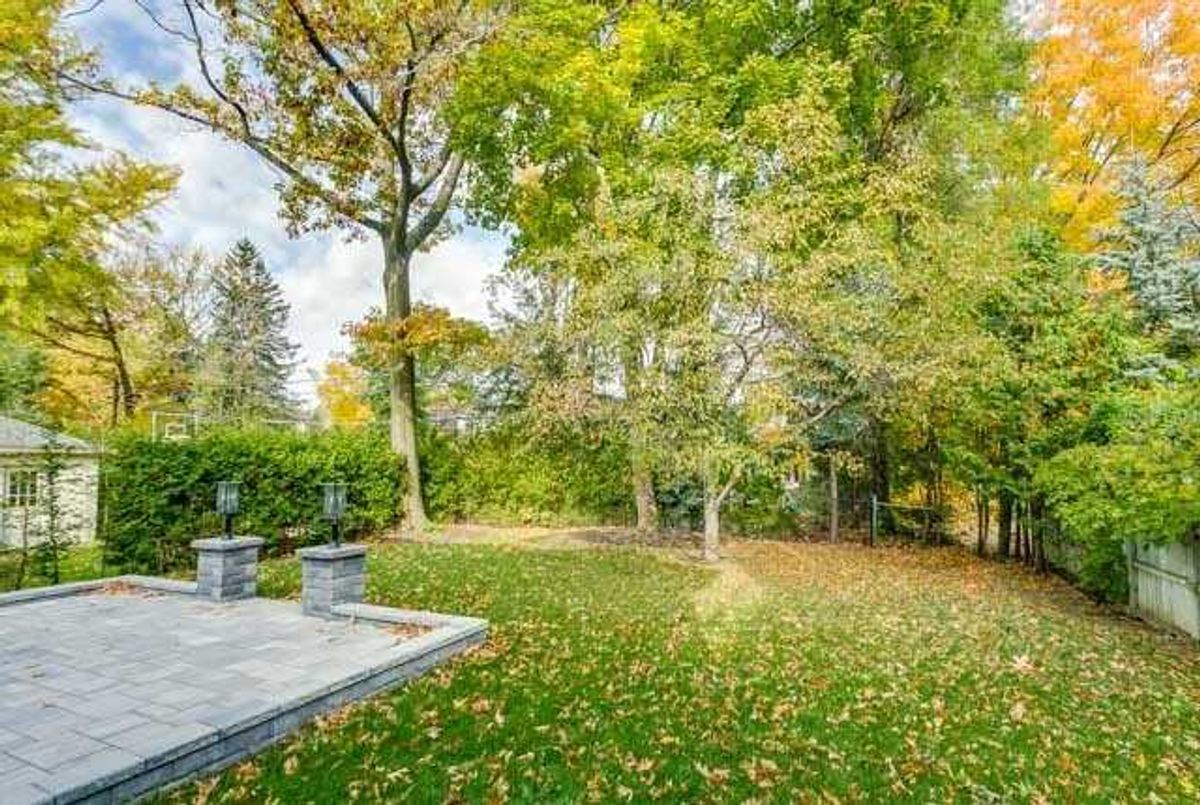 198 Strathallan Blvd 198 Strathallan Blvd Toronto