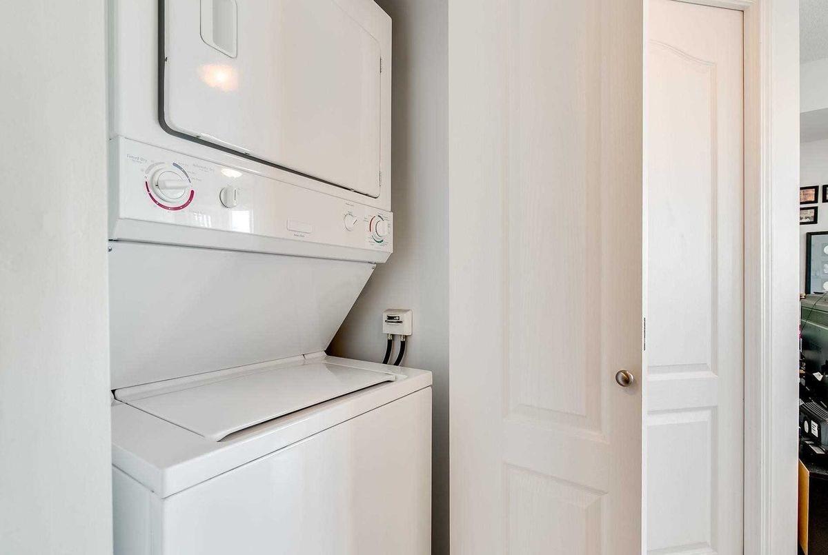 1402-17 Barberry Pl 1402-17 Barberry Pl Toronto