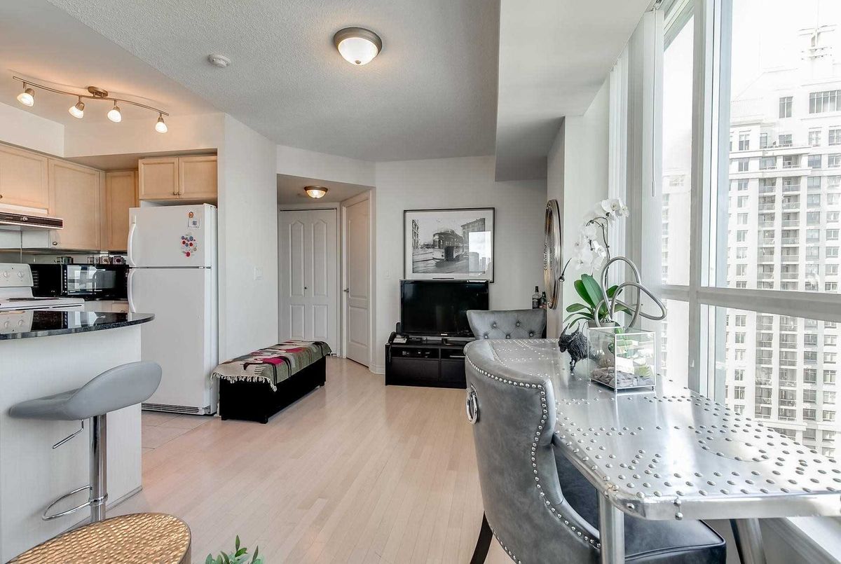 1402-17 Barberry Pl 1402-17 Barberry Pl Toronto
