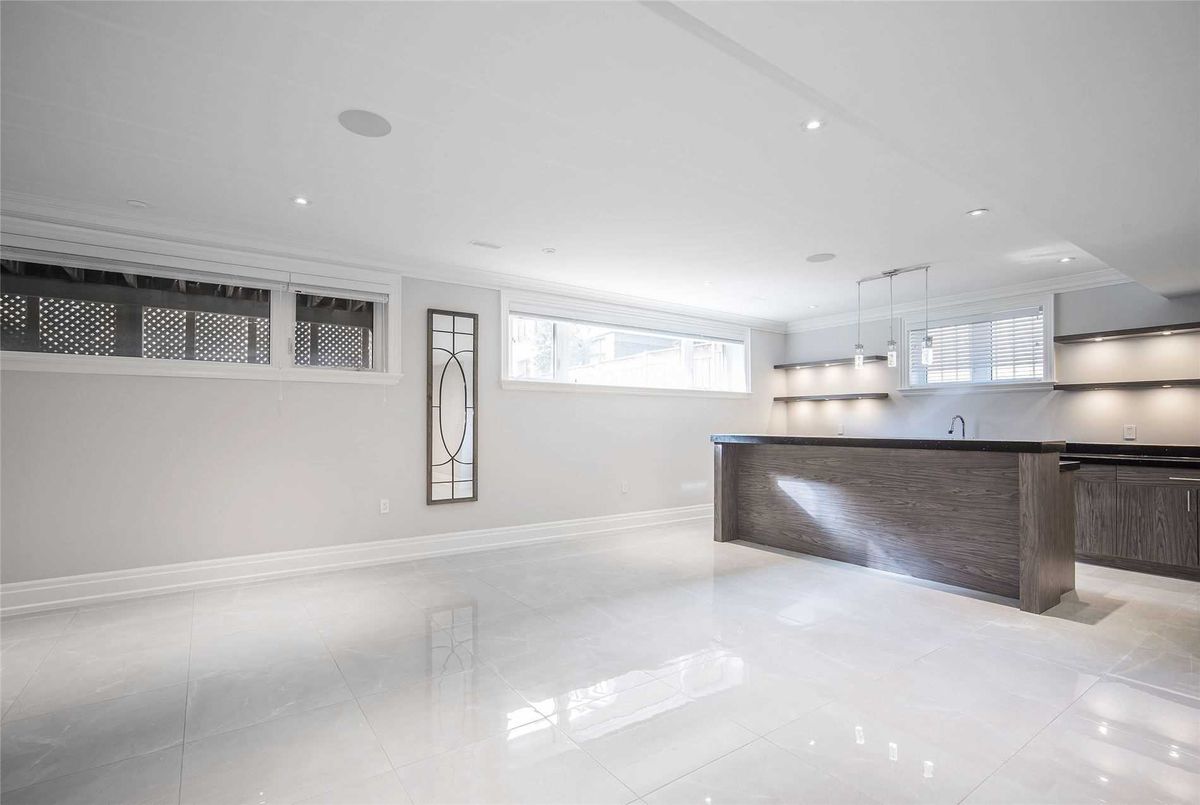 18 Greenview Ave 18 Greenview Ave Toronto
