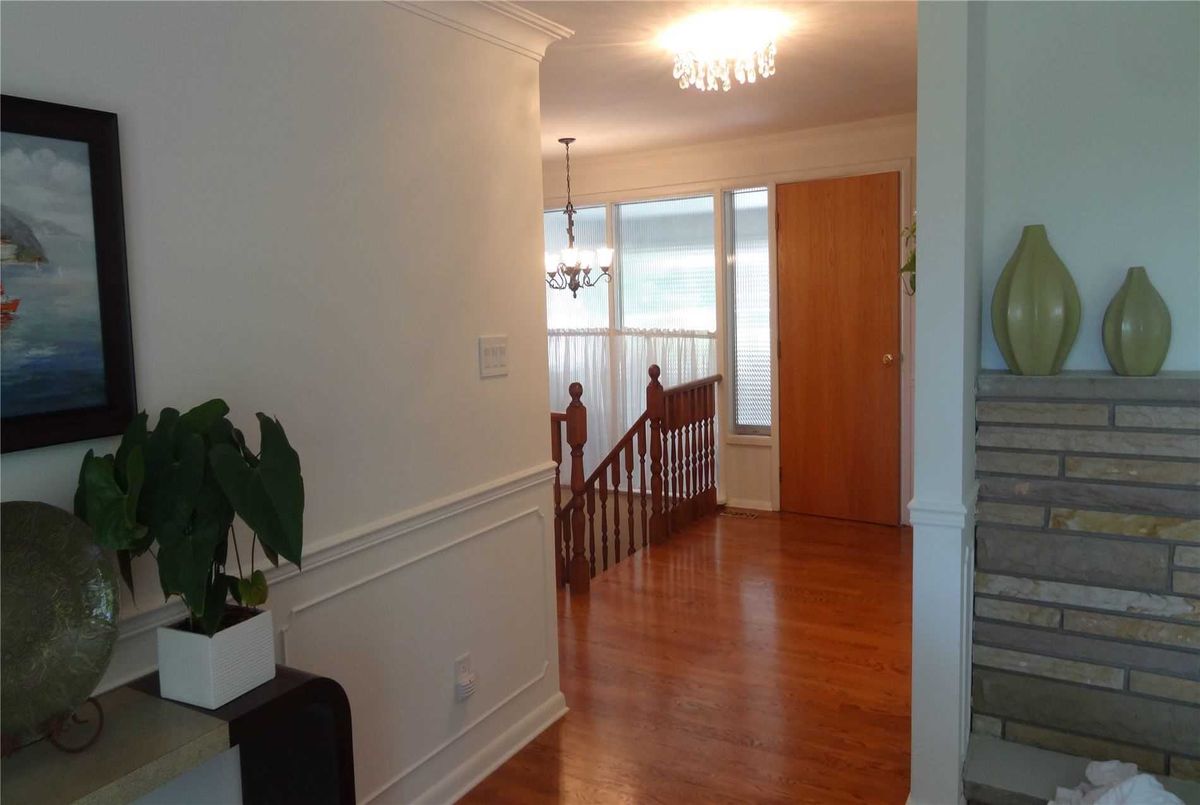 23 Michigan Dr 23 Michigan Dr Toronto