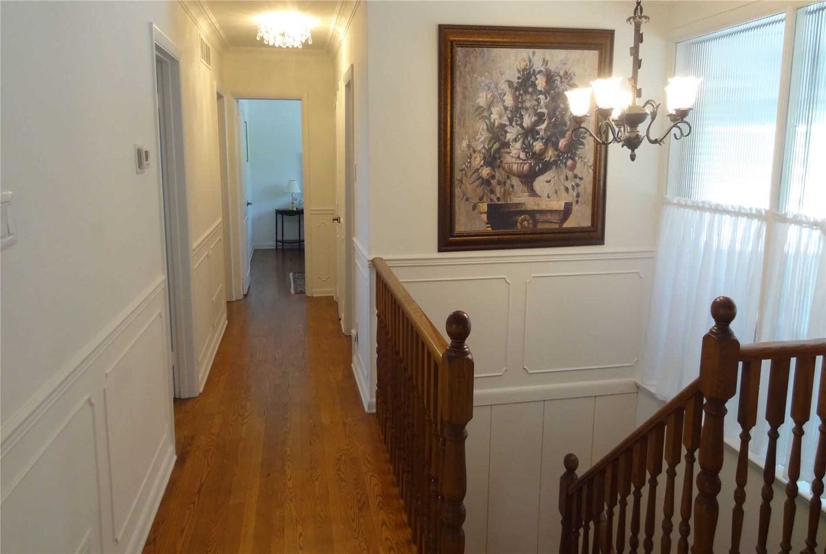 23 Michigan Dr 23 Michigan Dr Toronto